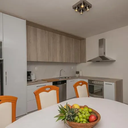 Marr Макарска